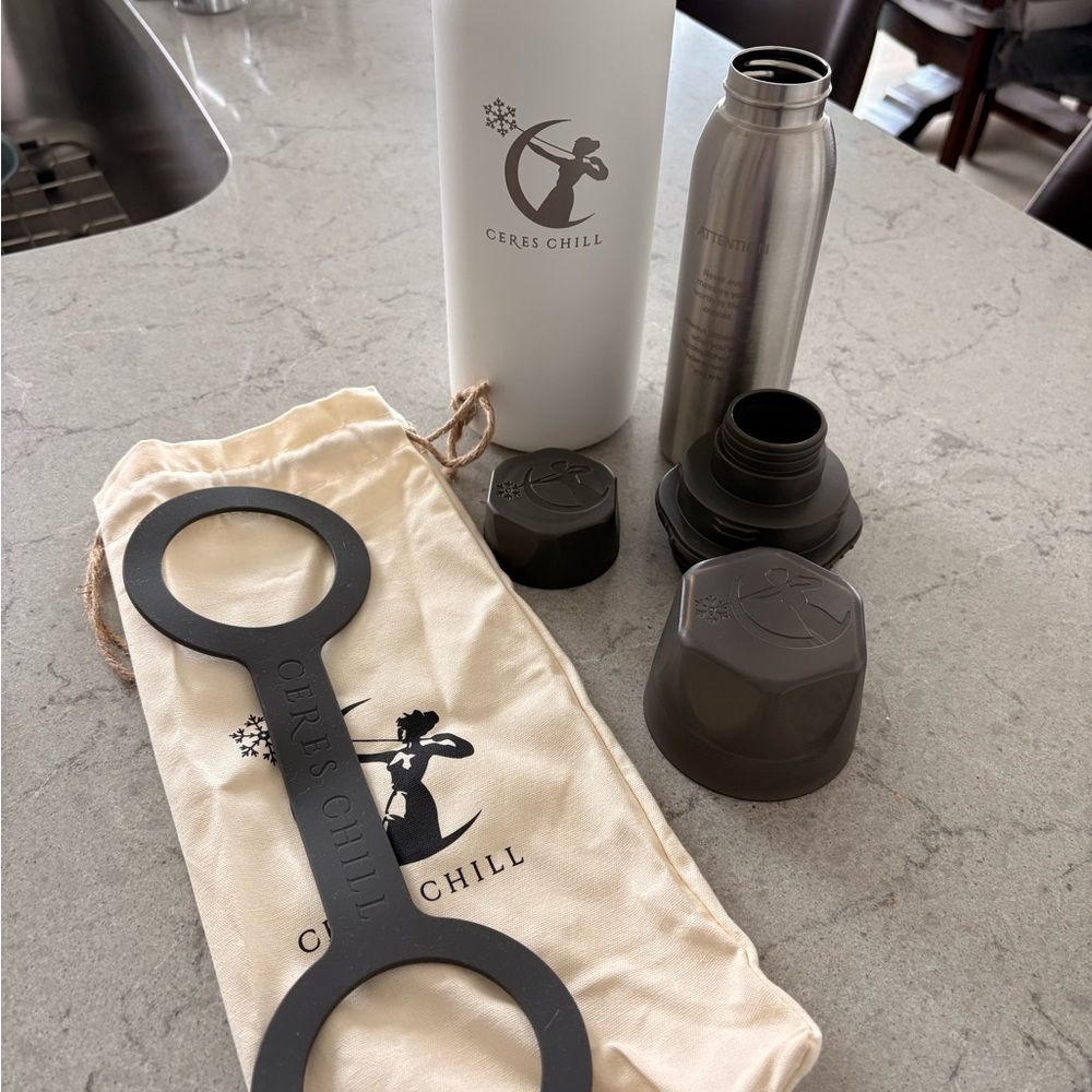 Ceres Chill White and Black Bottle Set